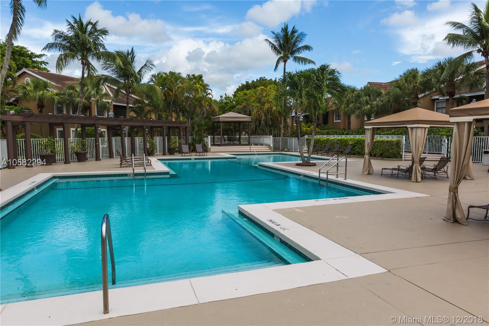 VISTA LAGO AT THE HAMMOCK - Residential