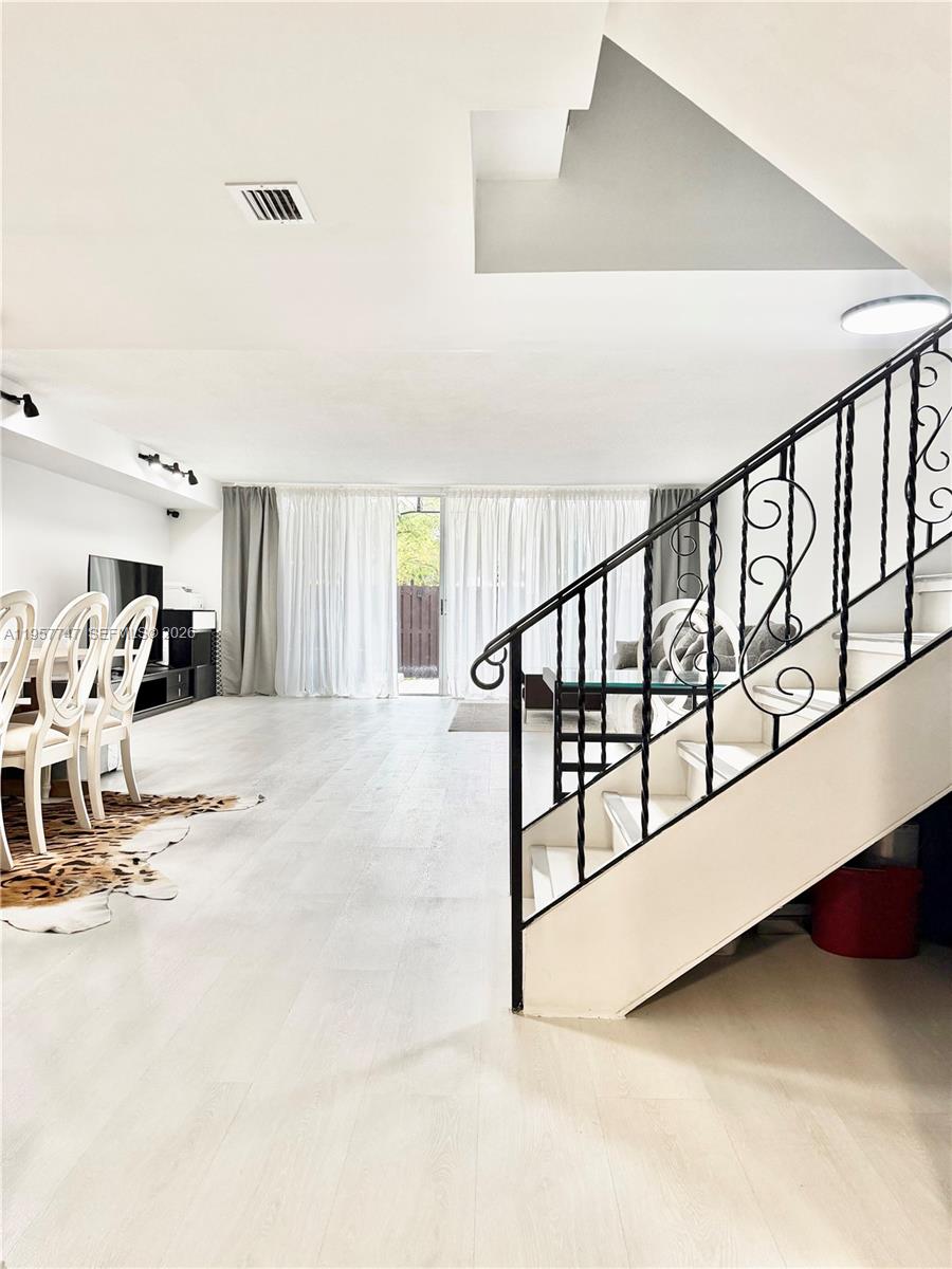 VENETIAN PARK - Residential