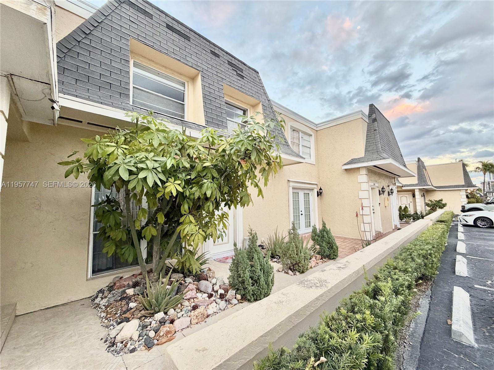 VENETIAN PARK V CONDO - Residential