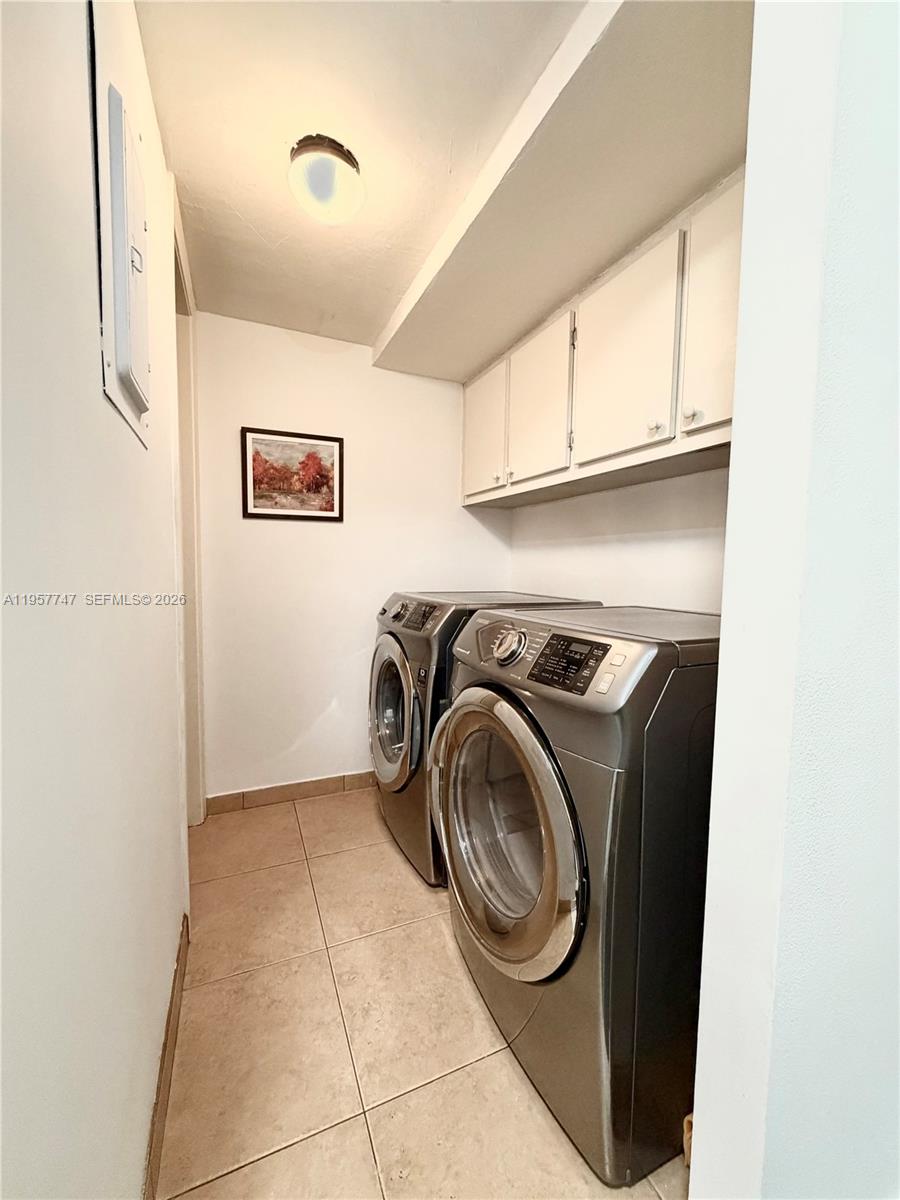 VENETIAN PARK - Residential