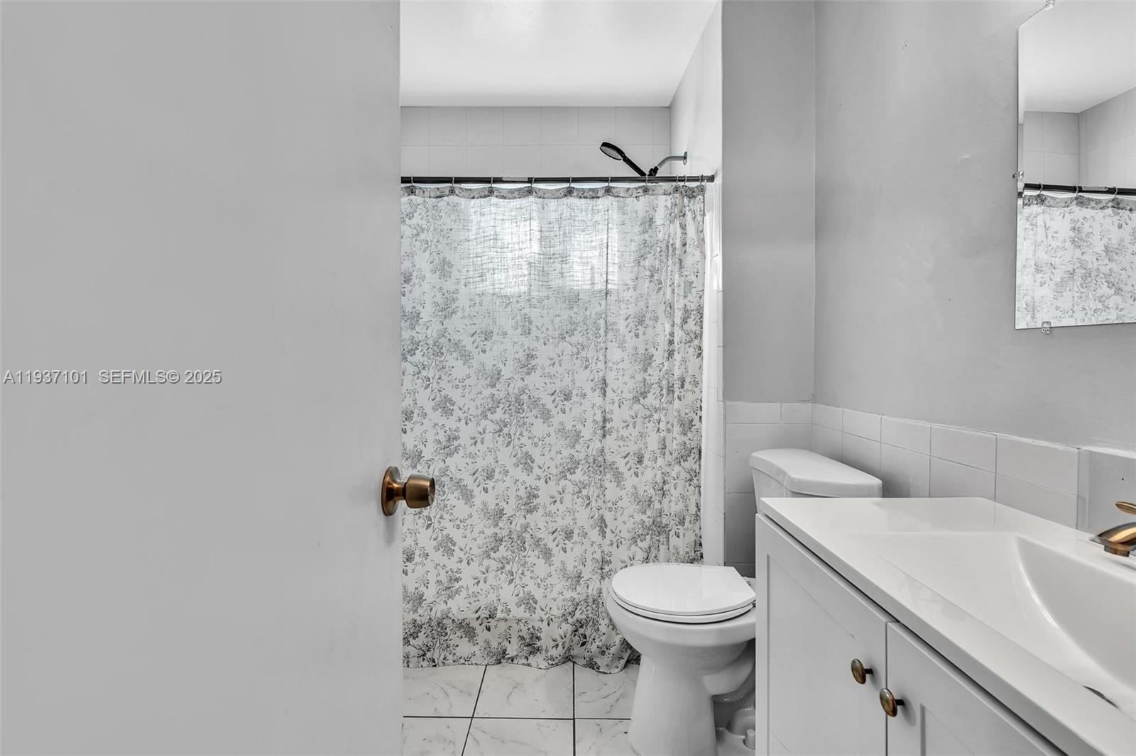 SEACREST ESTATES - Residential Income