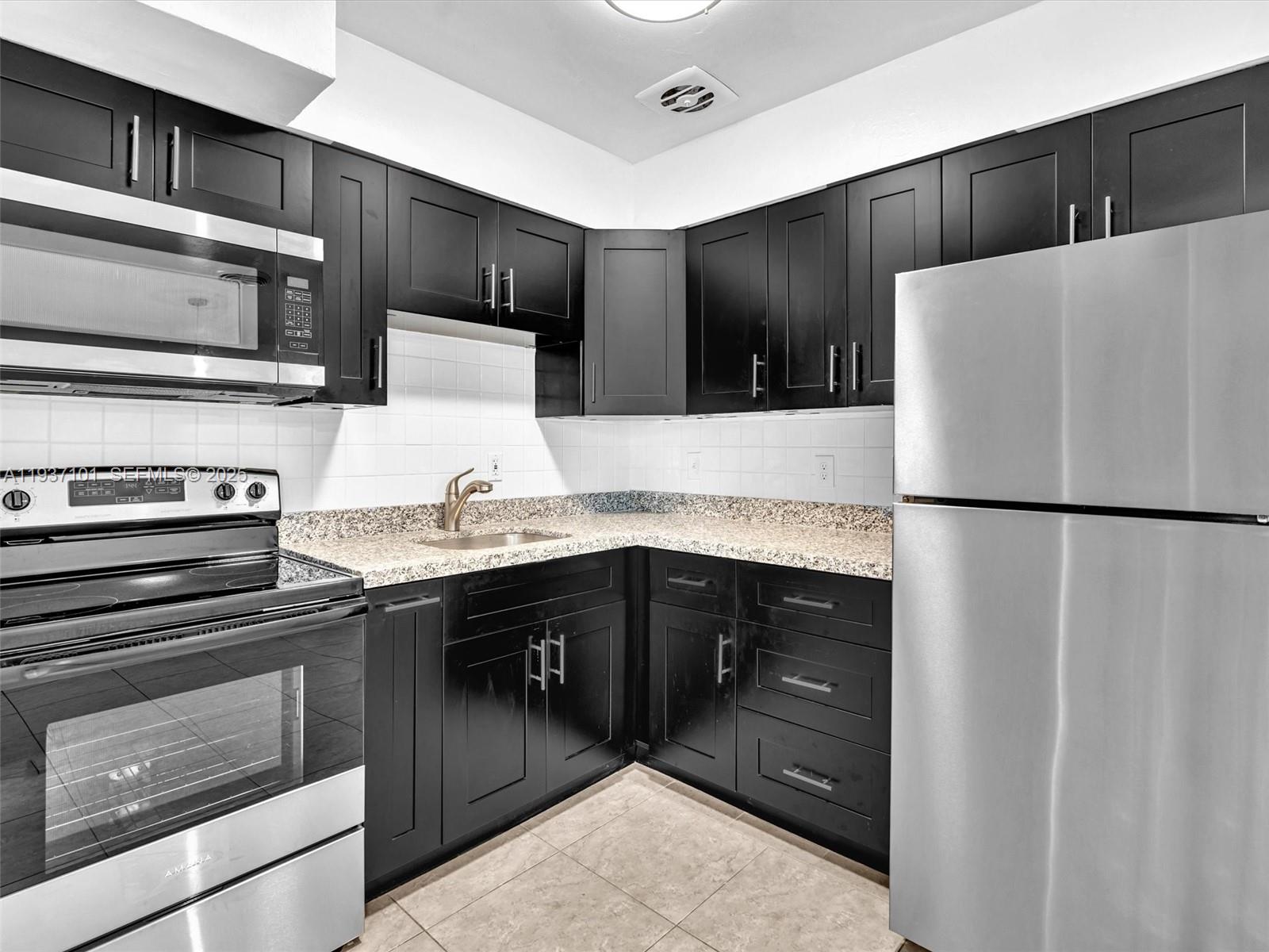 SEACREST ESTATES - Residential Income