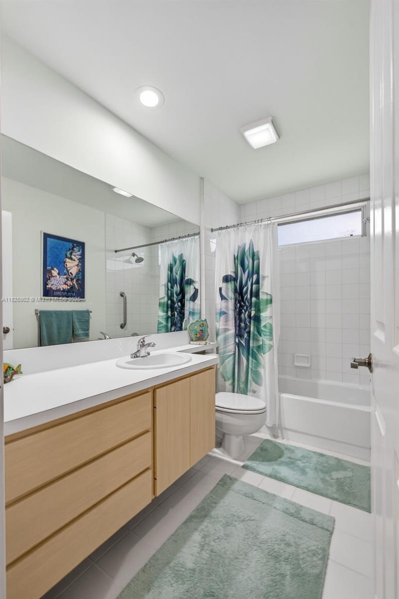 OAKS-SUNTERRACE 3 - Residential Lease