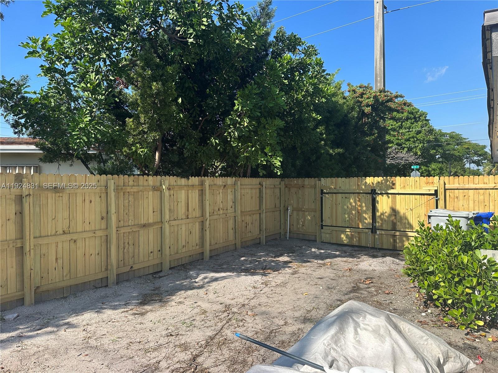 COLLIER MANOR 4TH ADD - Residential Lease