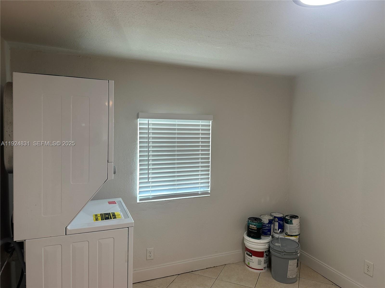 COLLIER MANOR 4TH ADD - Residential Lease