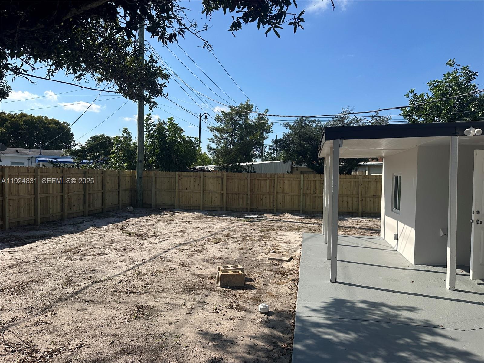 COLLIER MANOR 4TH ADD - Residential Lease