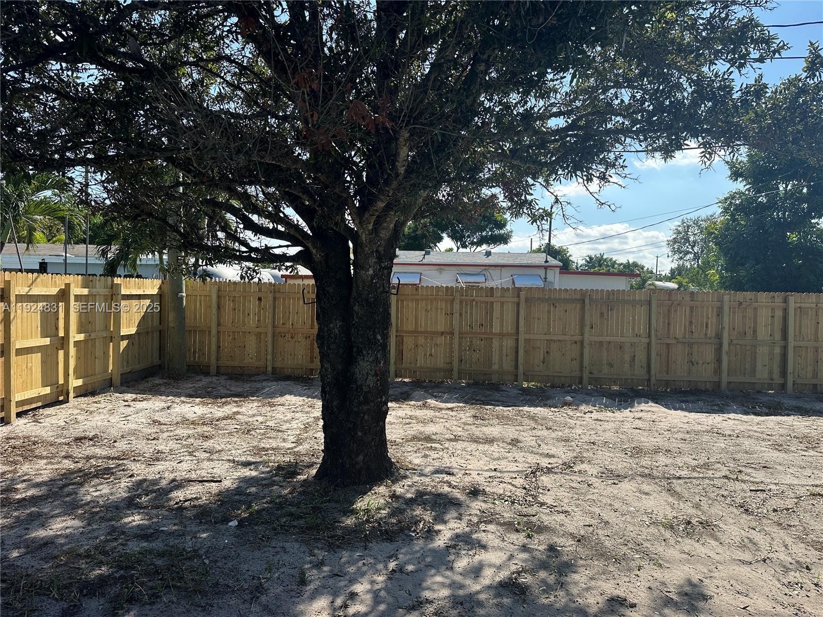 COLLIER MANOR 4TH ADD - Residential Lease