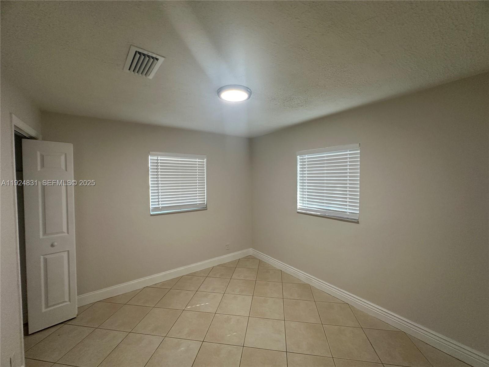 COLLIER MANOR 4TH ADD - Residential Lease