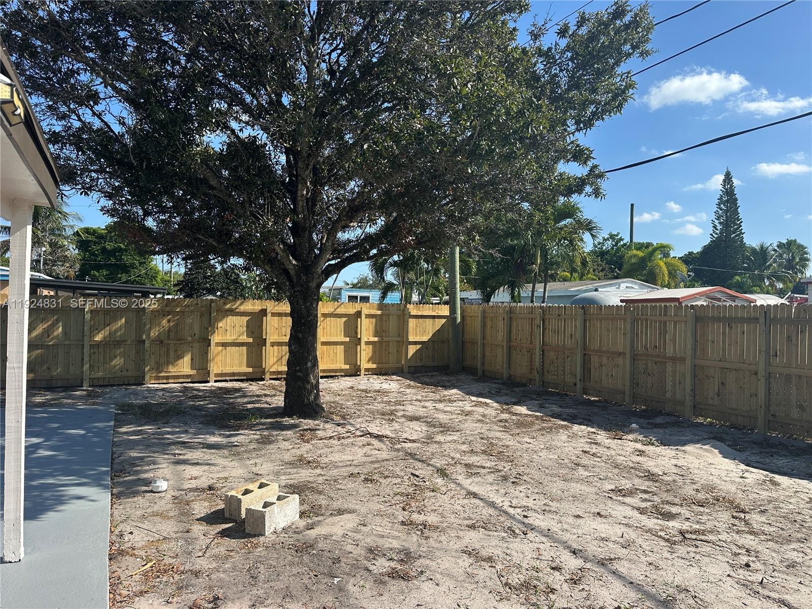 COLLIER MANOR 4TH ADD - Residential Lease