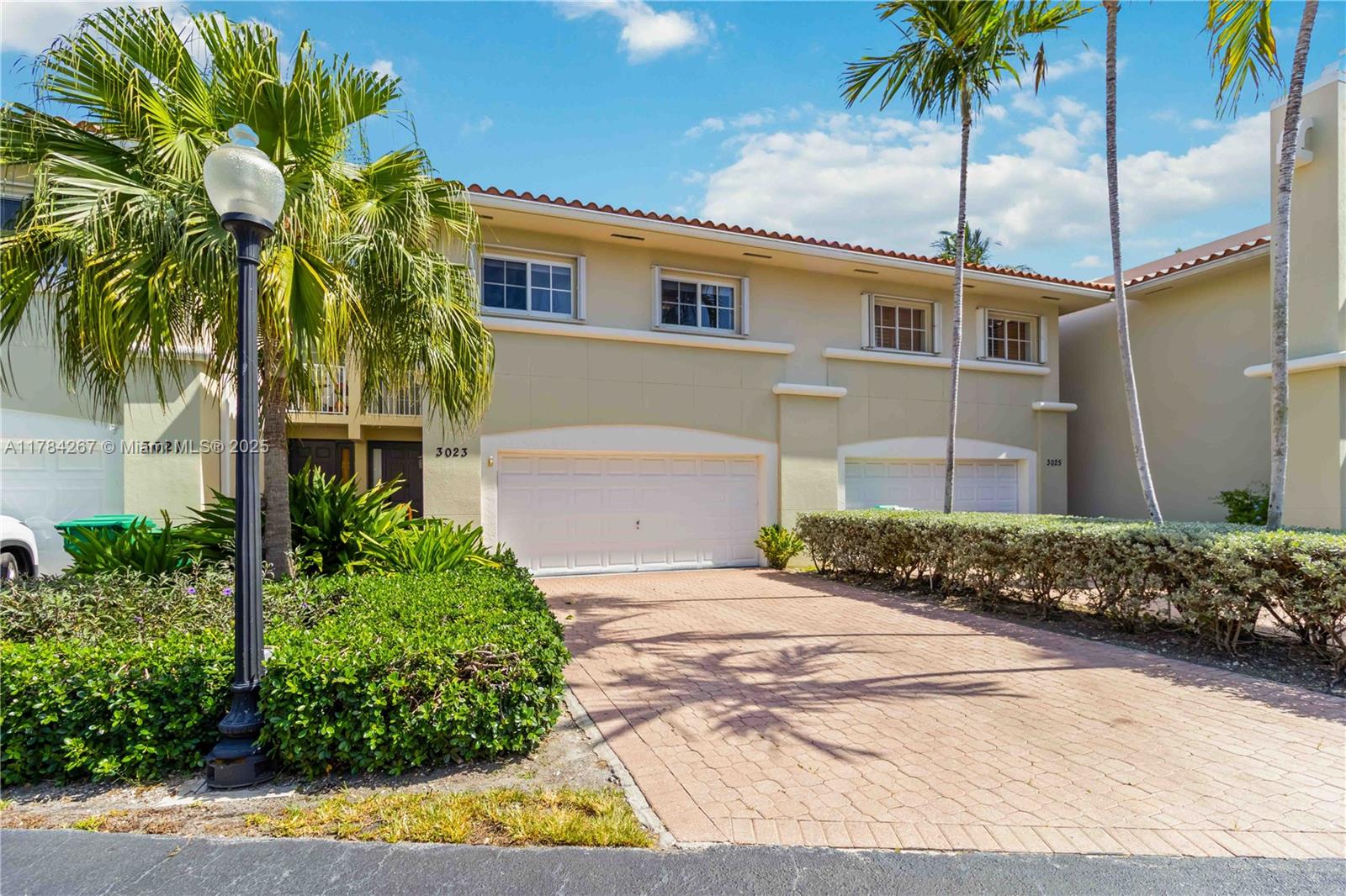 3023 Ne Quayside Ln 12, Miami, Broward County, Florida - 3 Bedrooms  
4 Bathrooms - 