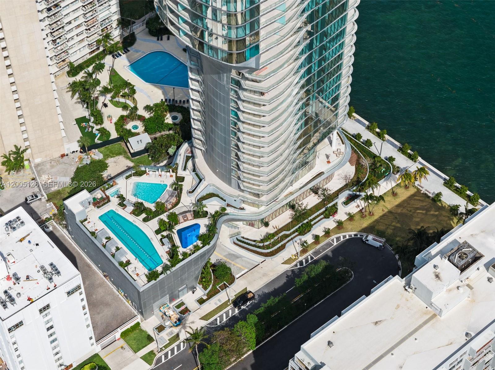 UNA RESIDENCES - Residential