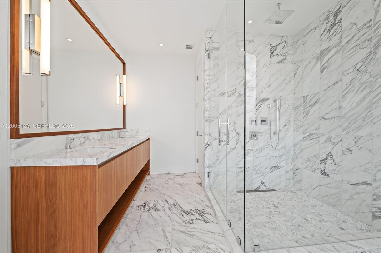 UNA RESIDENCES - Residential