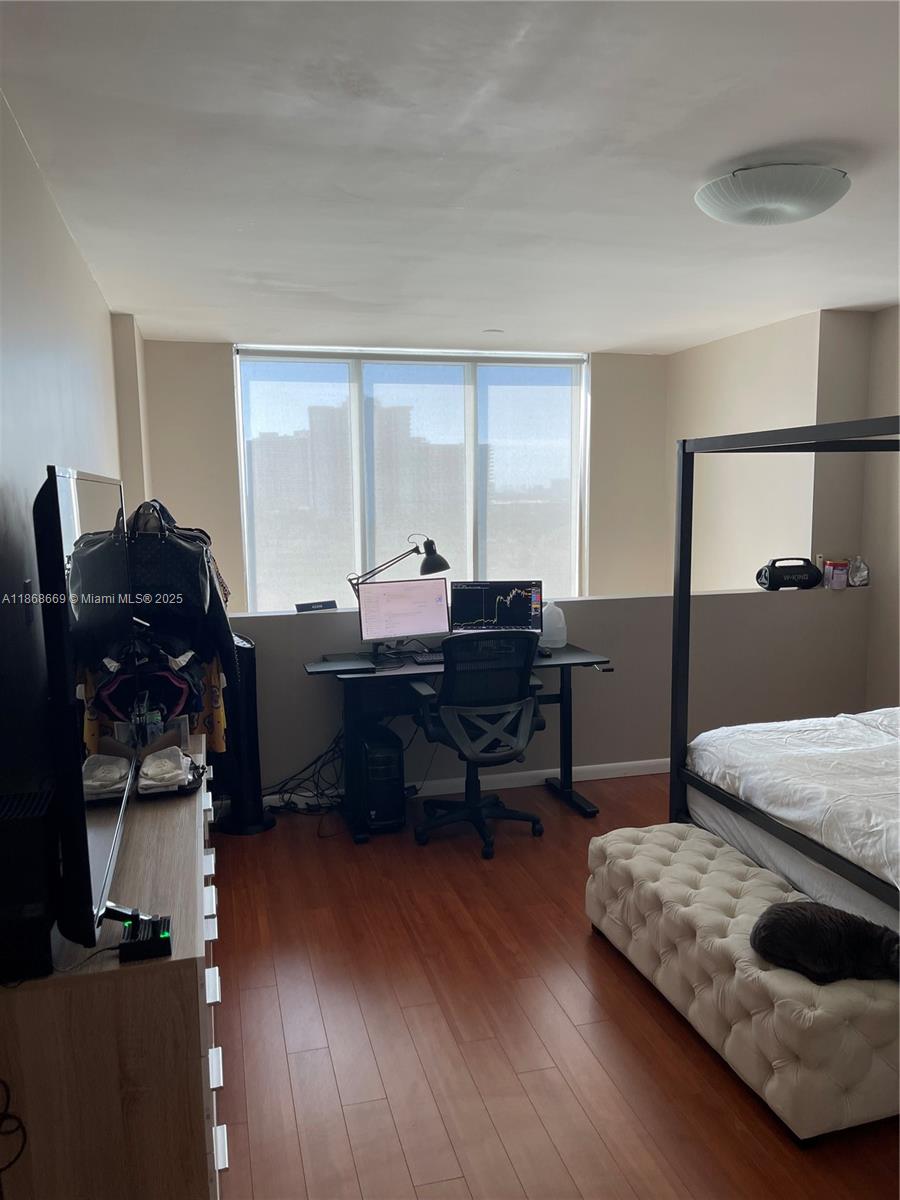 EASTSIDE AT AVENTURA COND - Residential