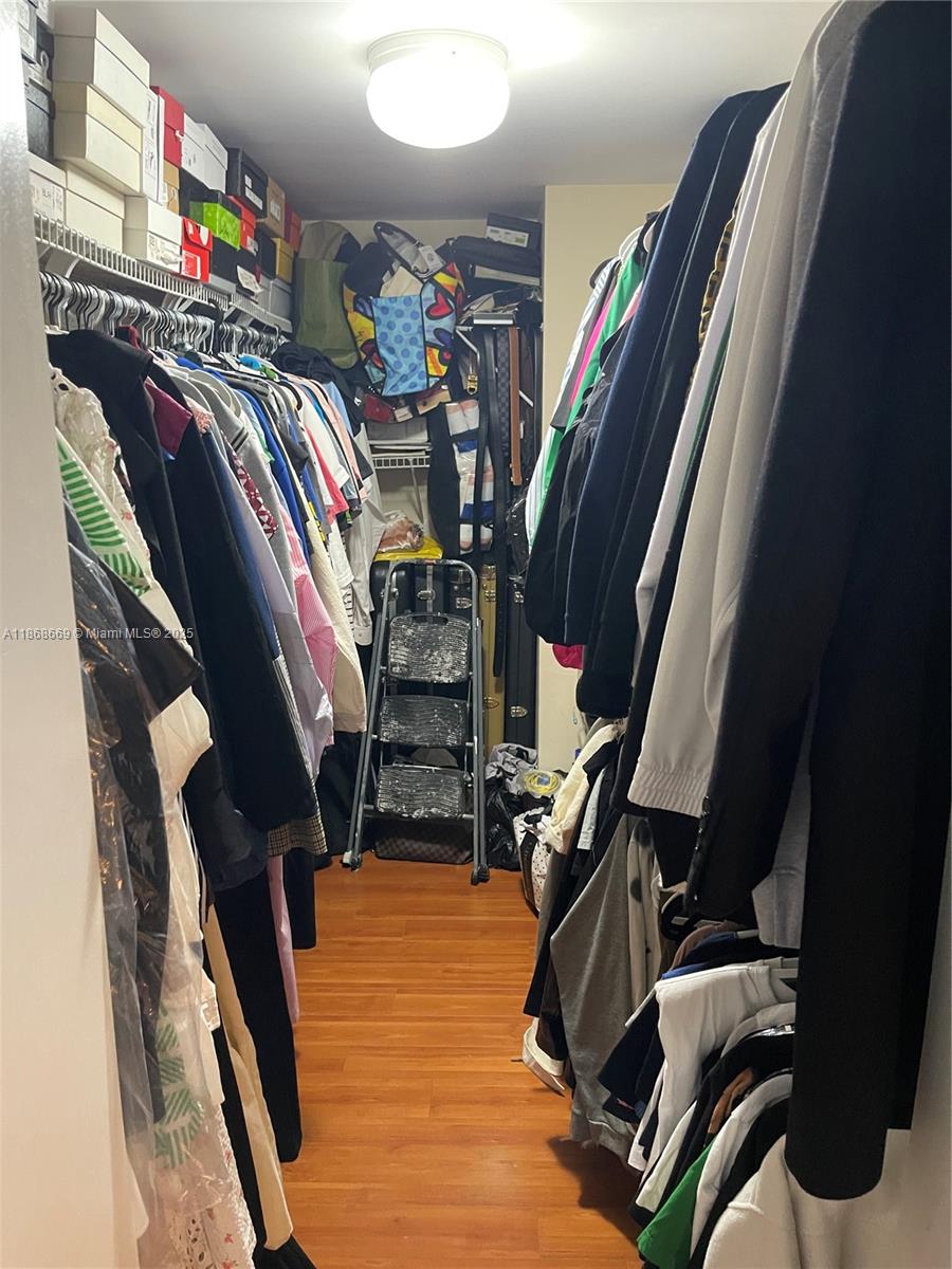 EASTSIDE AT AVENTURA COND - Residential