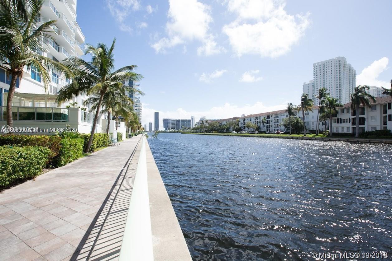 EASTSIDE AT AVENTURA COND - Residential