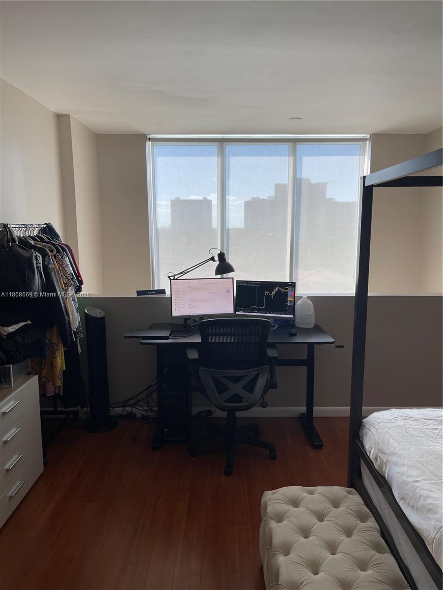 EASTSIDE AT AVENTURA COND - Residential