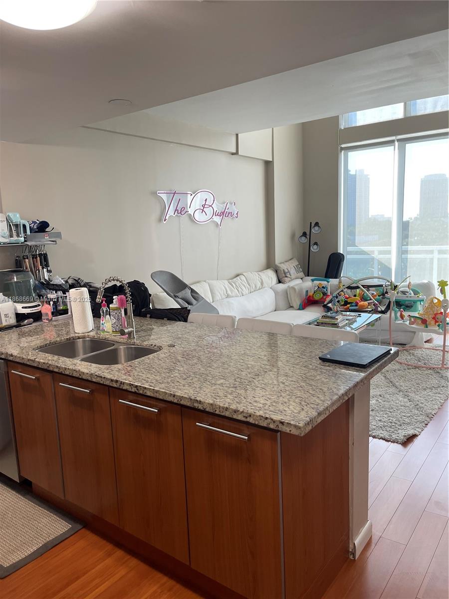 EASTSIDE AT AVENTURA COND - Residential