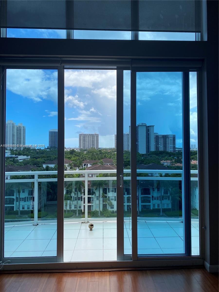 EASTSIDE AT AVENTURA COND - Residential