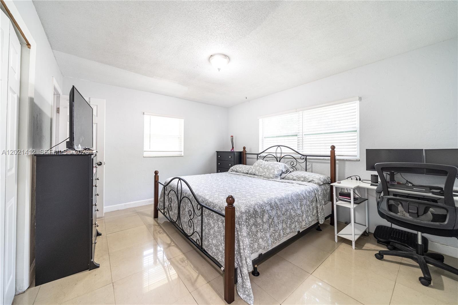 LAUDERDALE LAKES WEST GAT - Residential