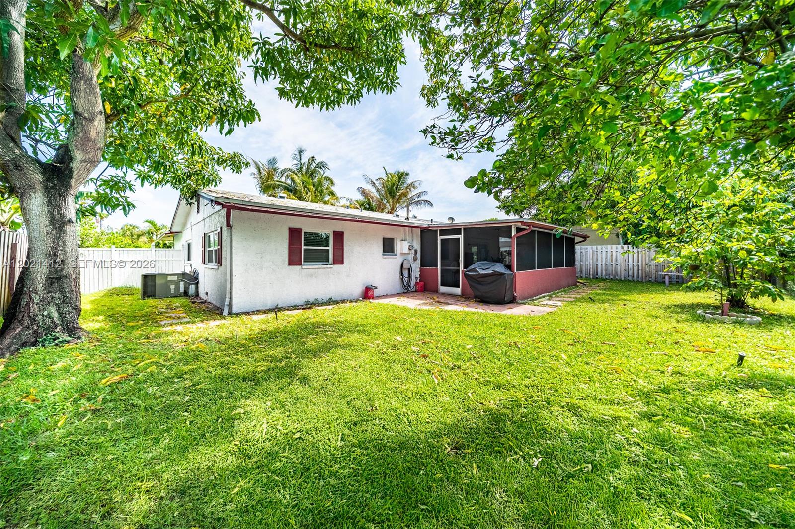 LAUDERDALE LAKES WEST GAT - Residential