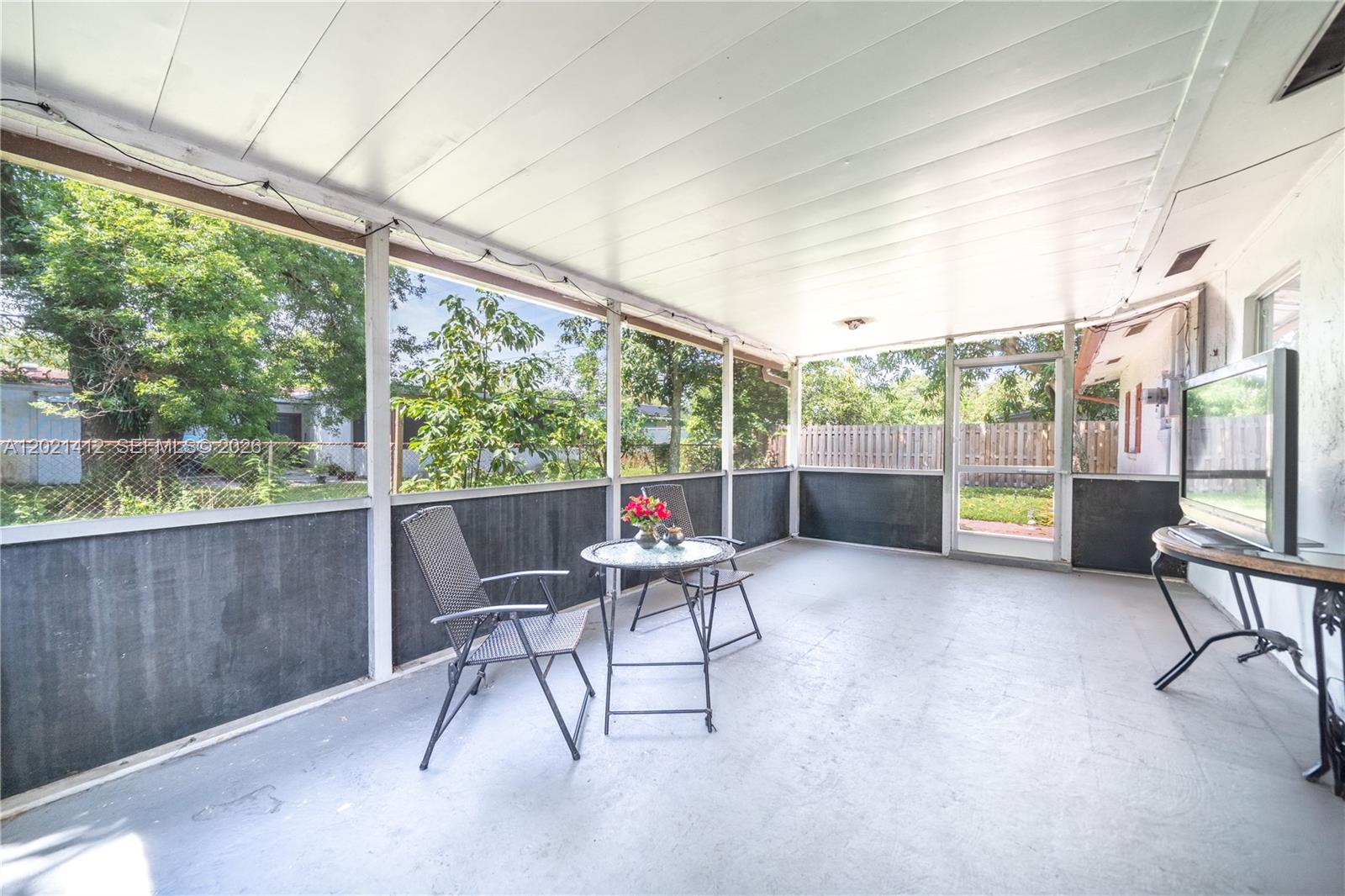 LAUDERDALE LAKES WEST GAT - Residential
