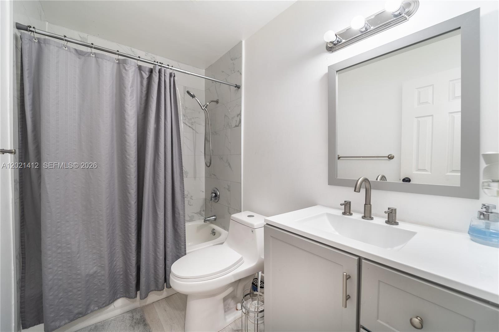 LAUDERDALE LAKES WEST GAT - Residential