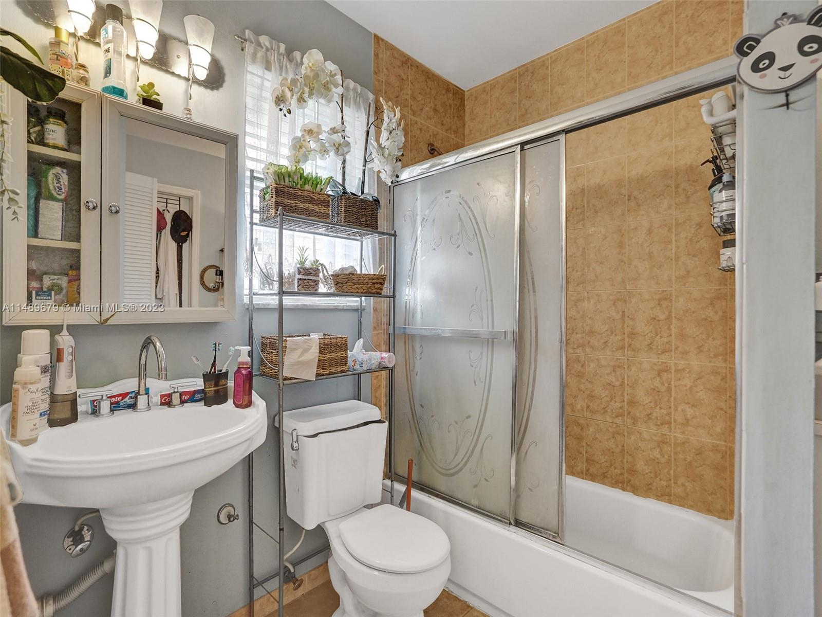 SNAPPER CREEK TOWNHOUSES - Residential