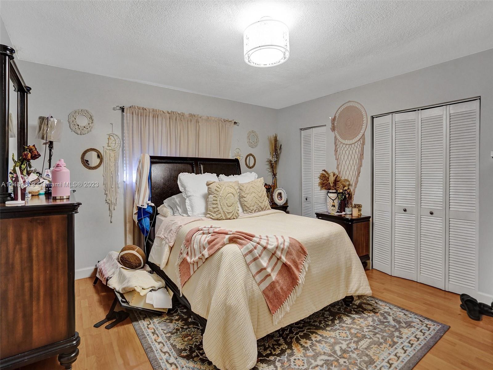 SNAPPER CREEK TOWNHOUSES - Residential