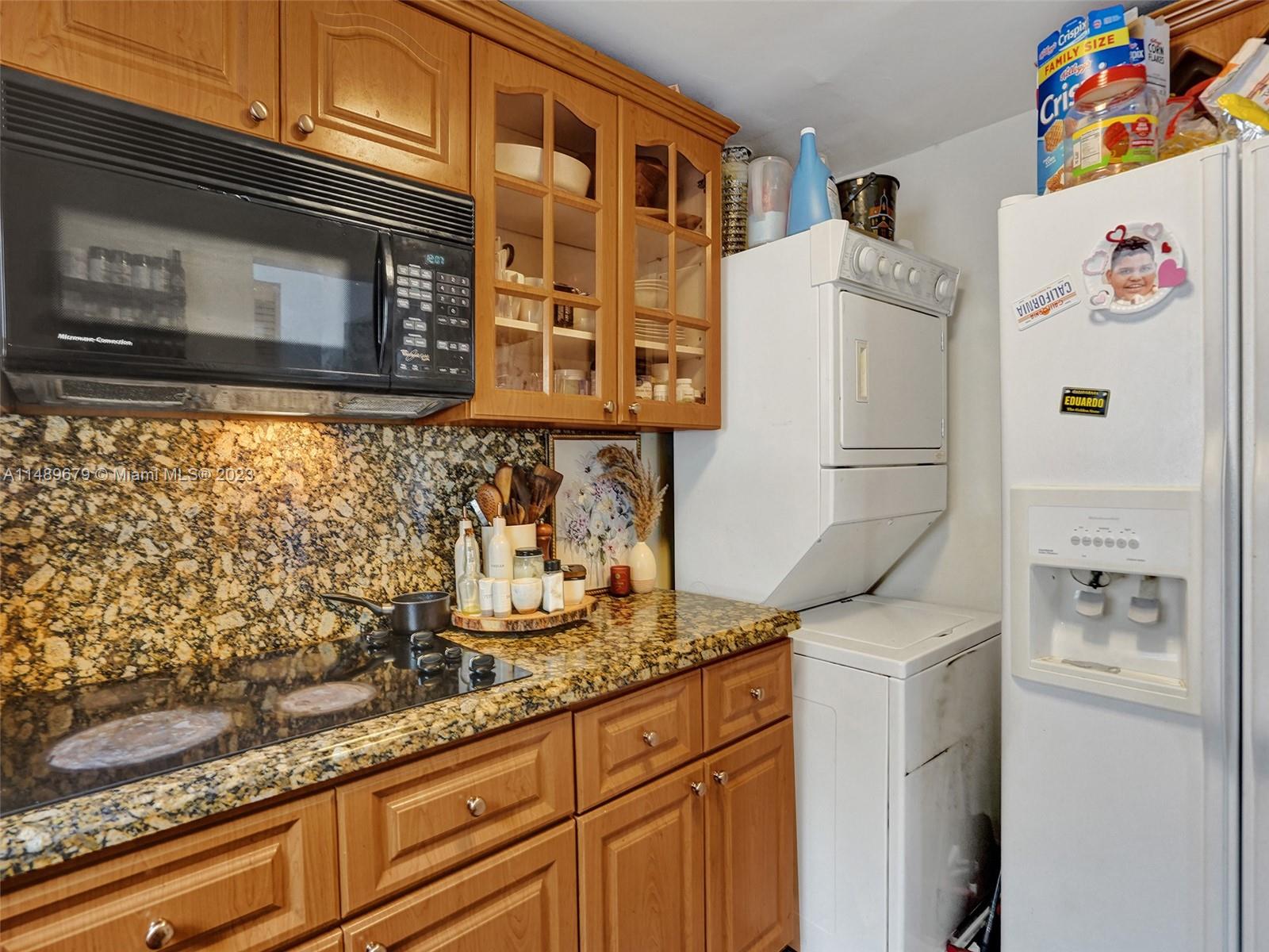 SNAPPER CREEK TOWNHOUSES - Residential