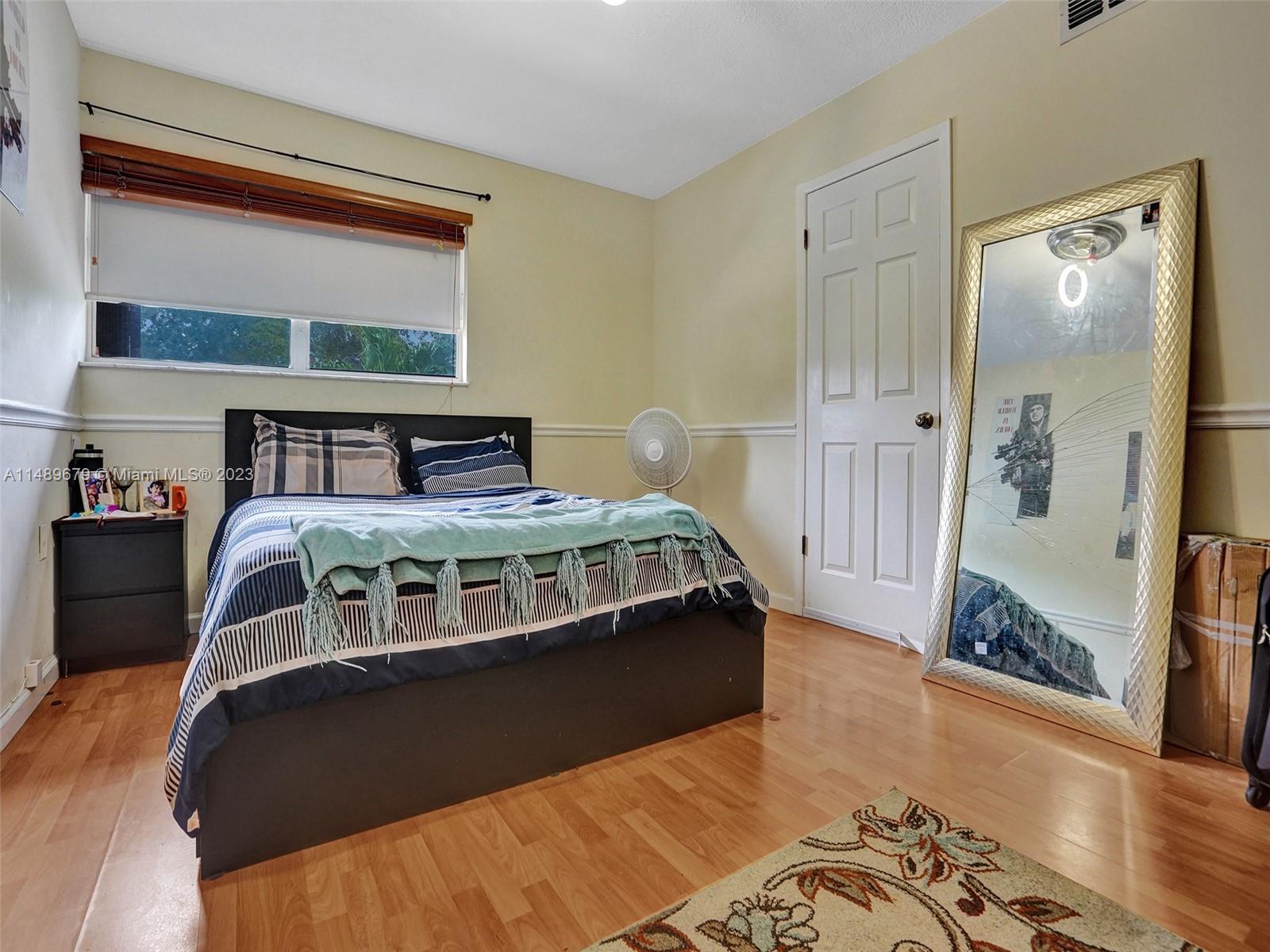 SNAPPER CREEK TOWNHOUSES - Residential