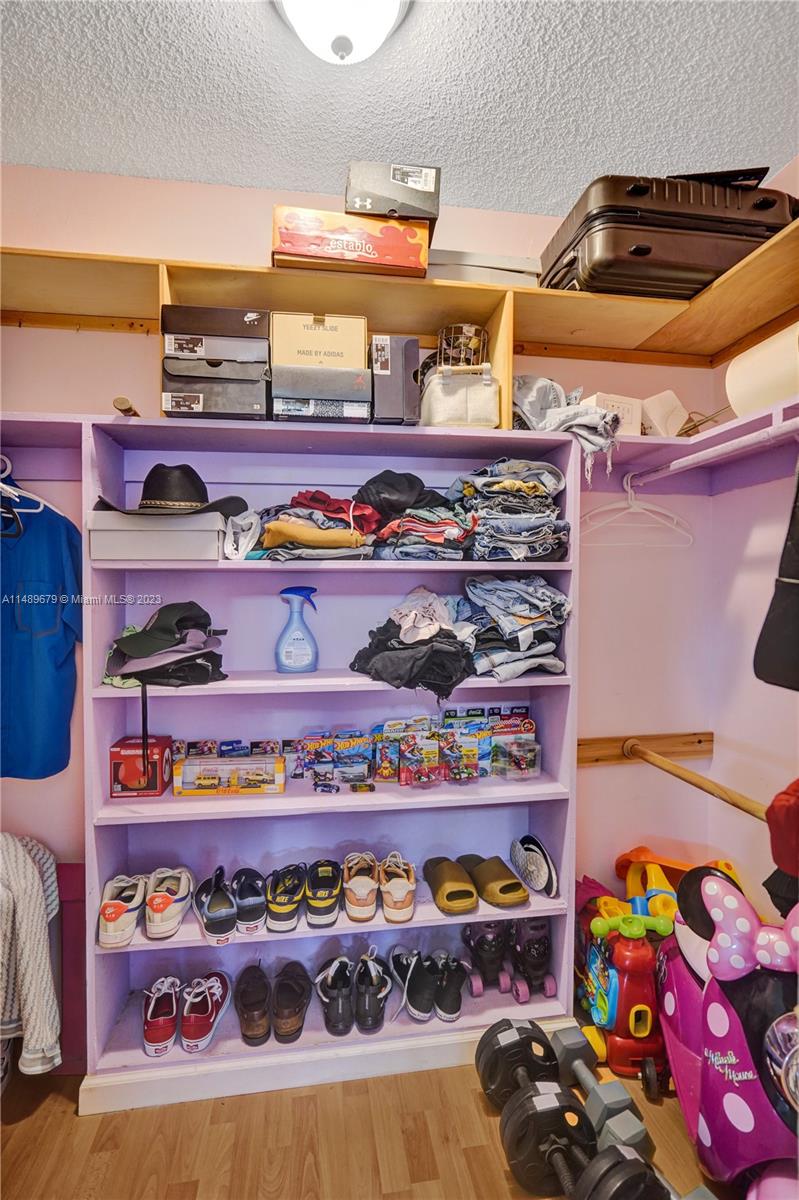 SNAPPER CREEK TOWNHOUSES - Residential