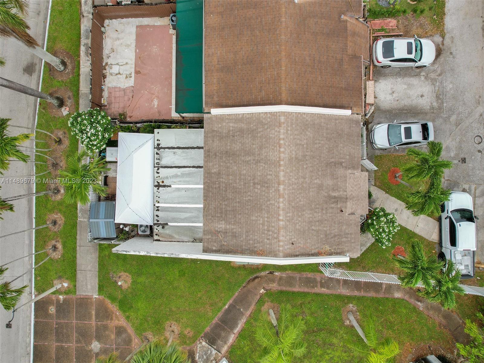 SNAPPER CREEK TOWNHOUSES - Residential