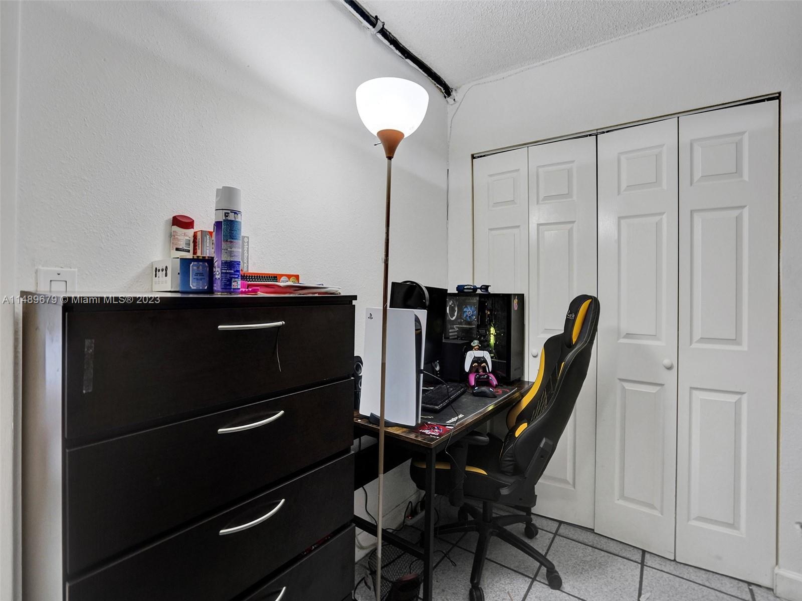 SNAPPER CREEK TOWNHOUSES - Residential