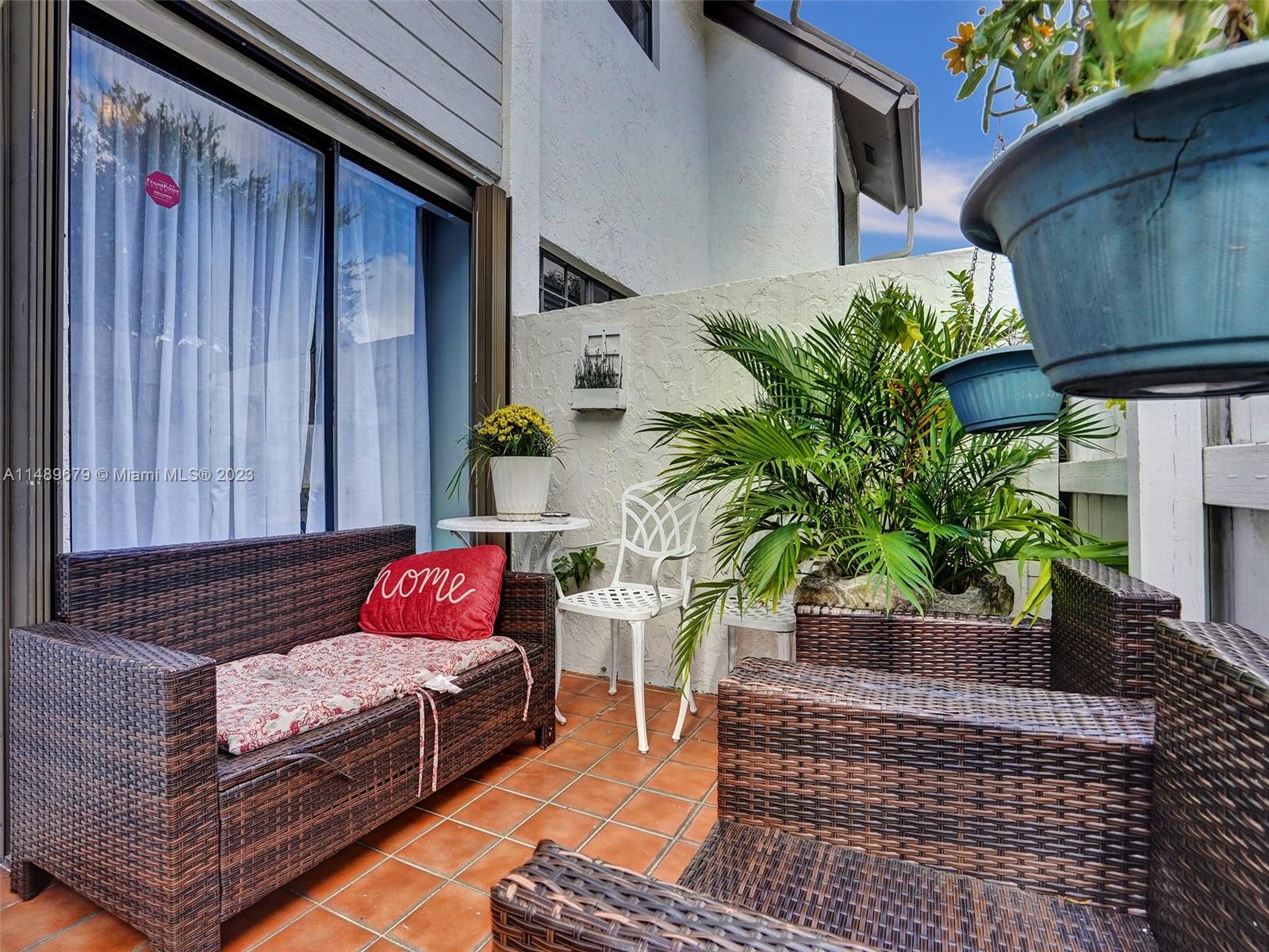 SNAPPER CREEK TOWNHOUSES - Residential