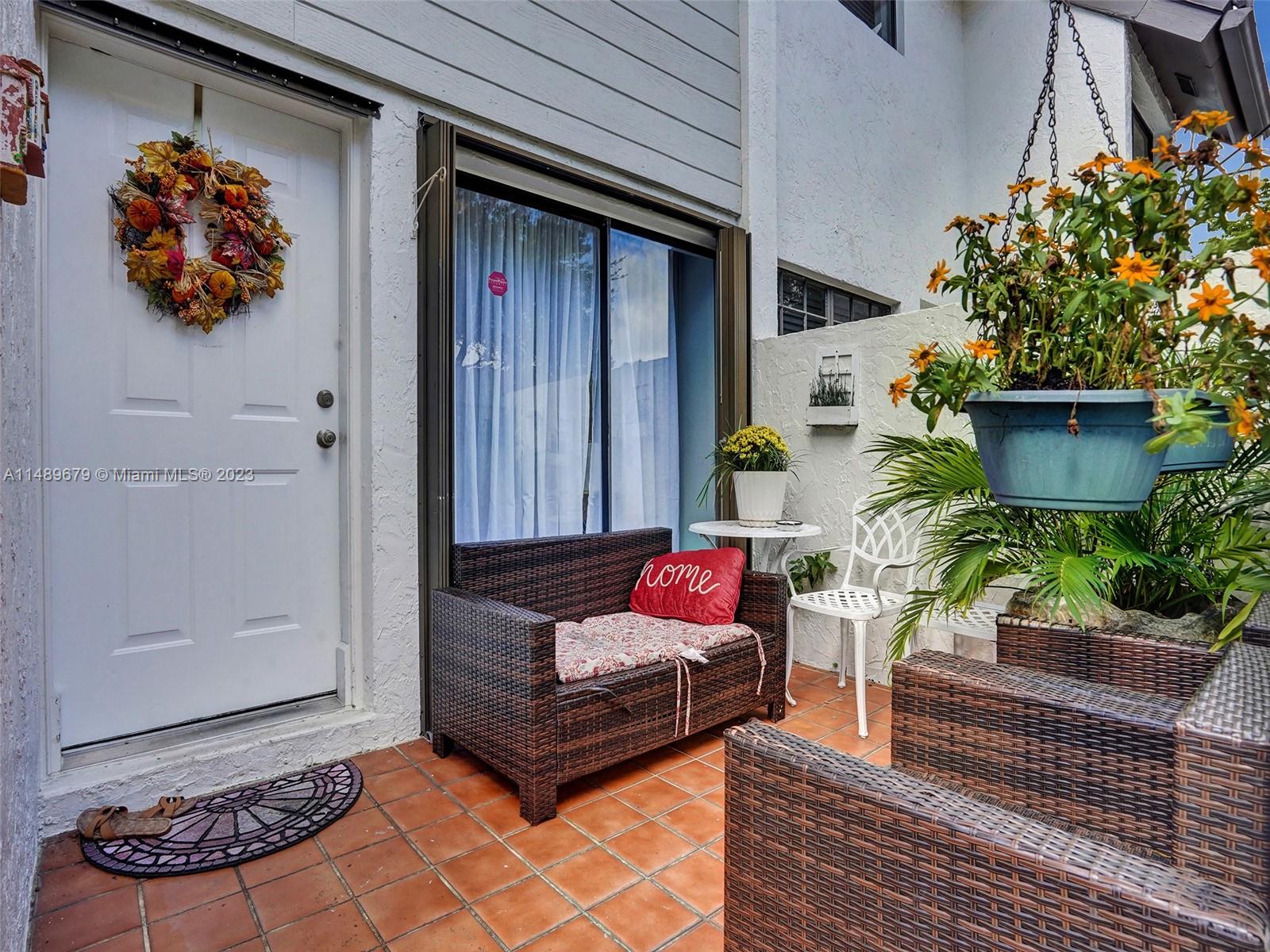 SNAPPER CREEK TOWNHOUSES - Residential