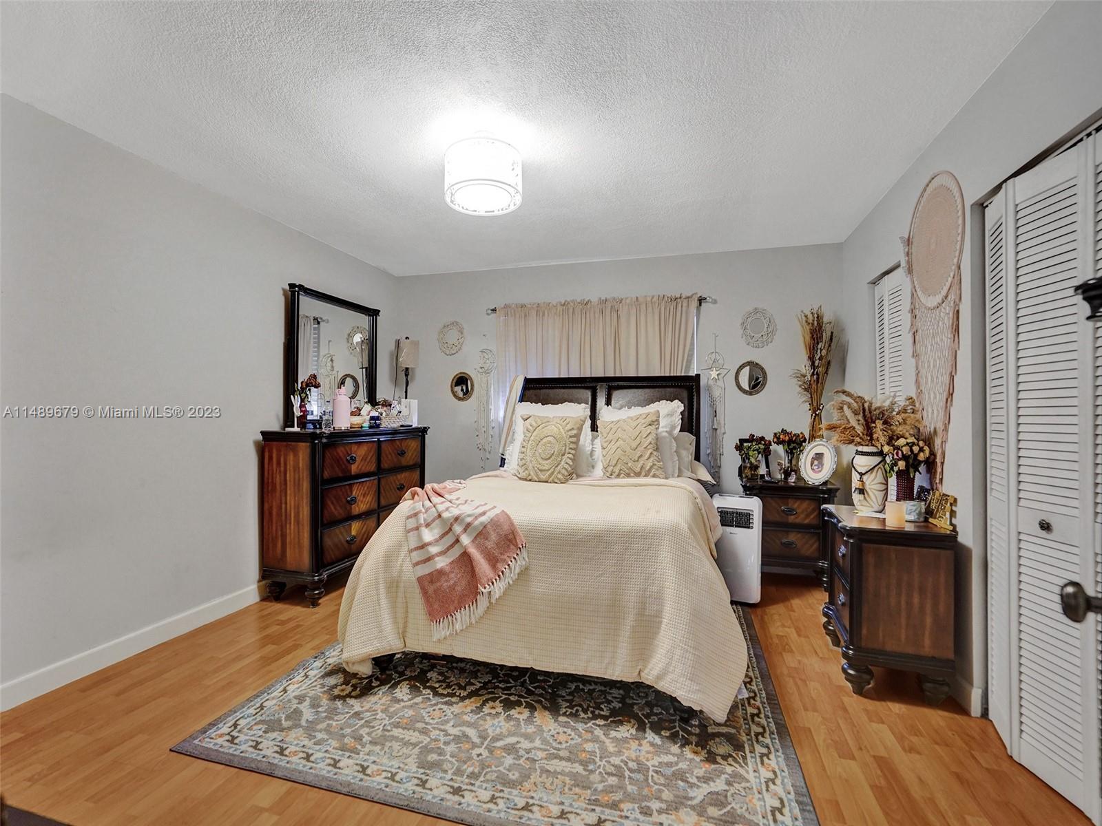 SNAPPER CREEK TOWNHOUSES - Residential