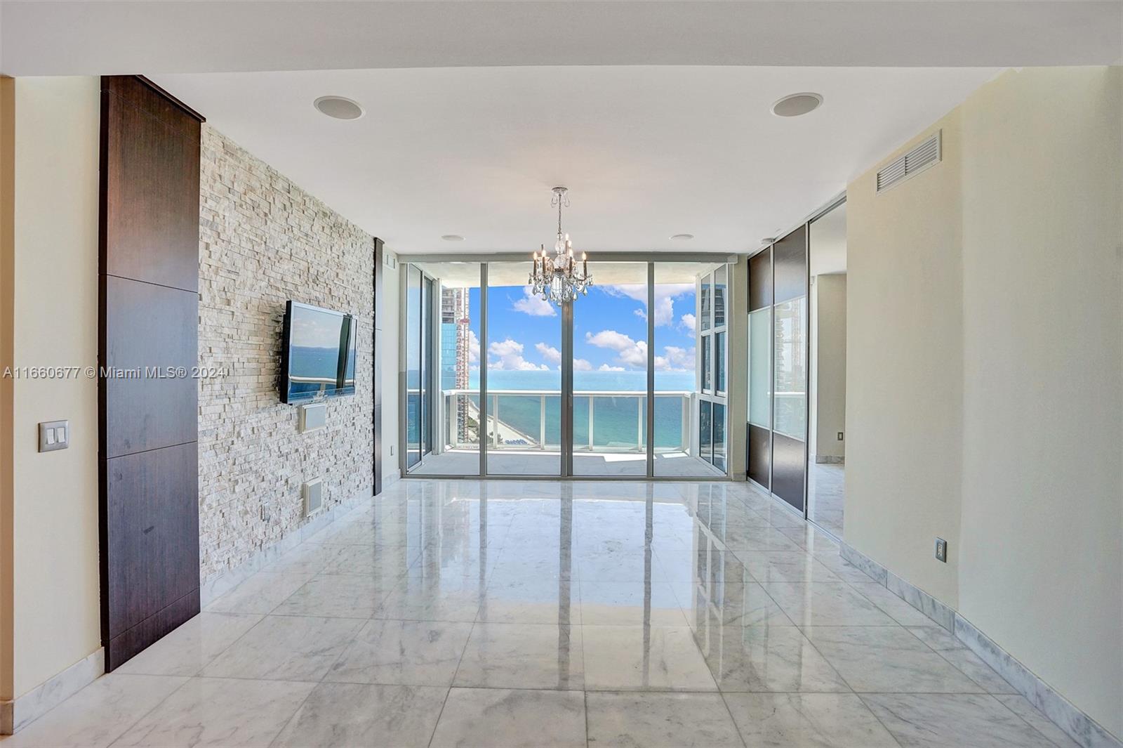 18201 Collins Ave 3404