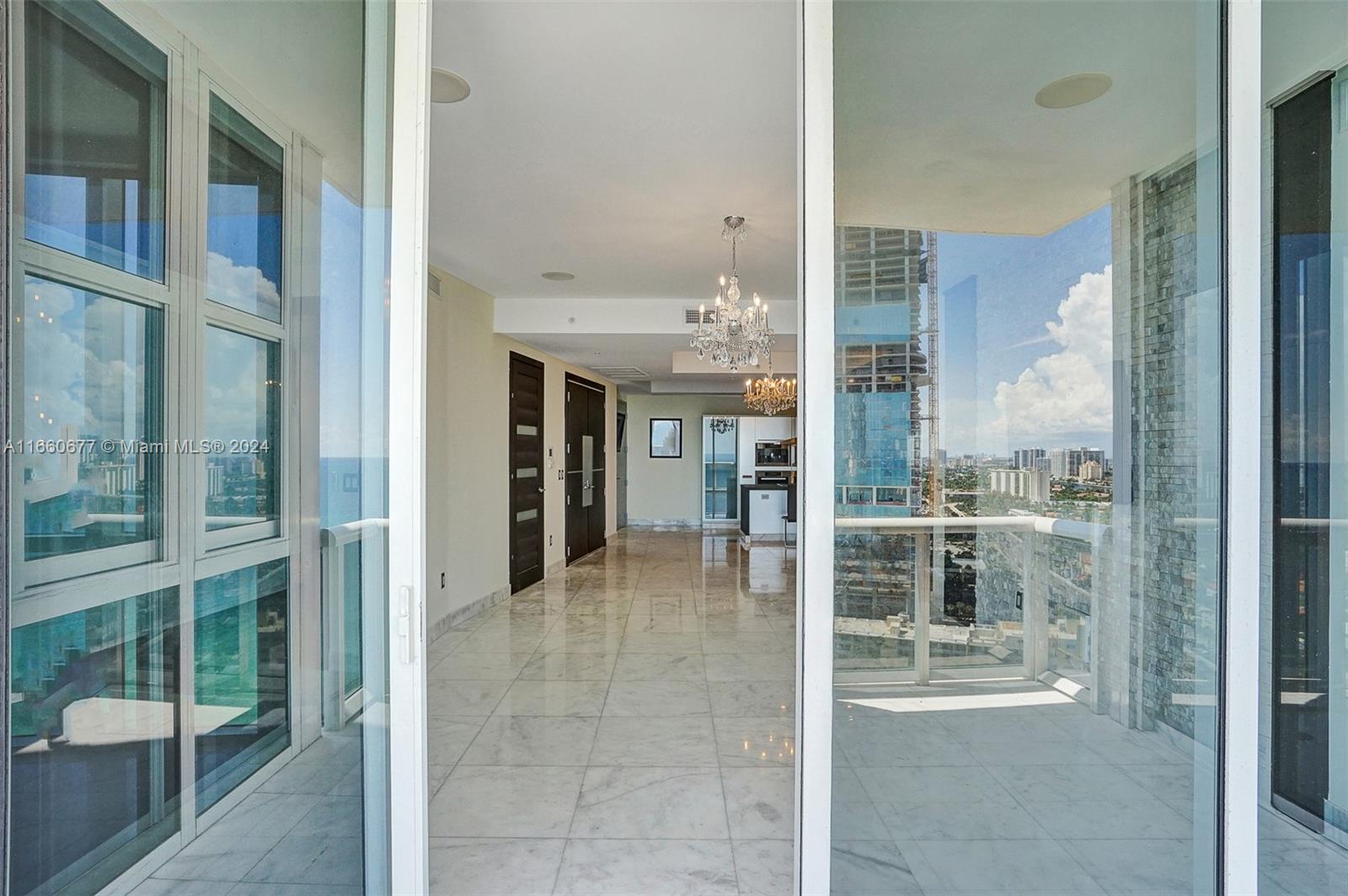 TRUMP ROYALE - Residential