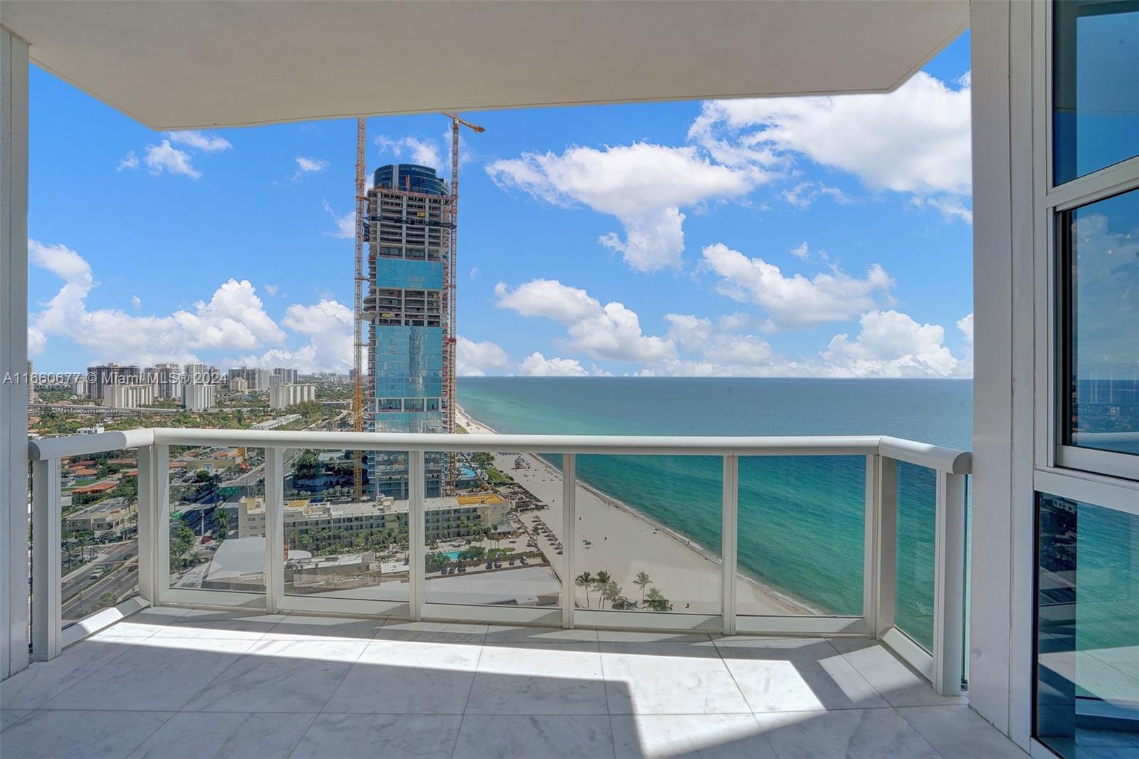 TRUMP ROYALE - Residential