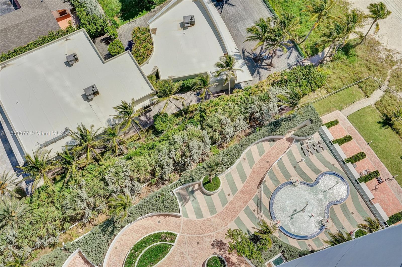 TRUMP ROYALE - Residential