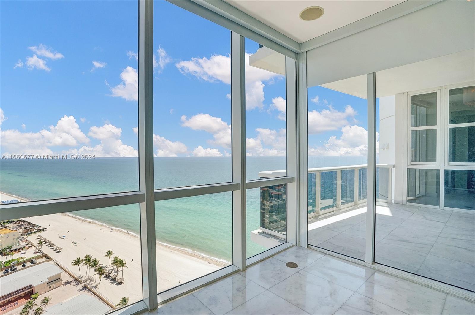 TRUMP ROYALE - Residential
