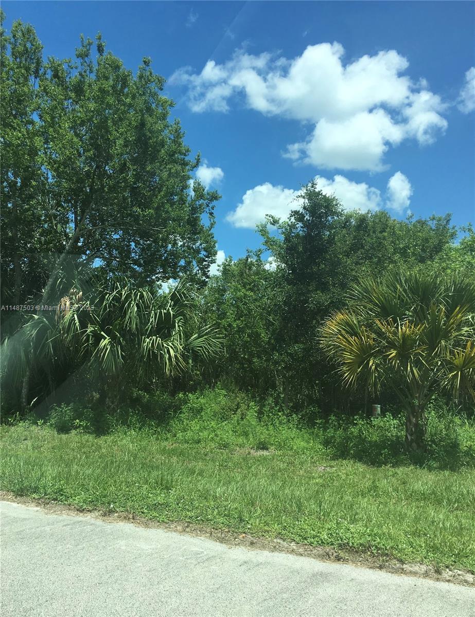 Discover privacy in this 9.42 acre vacant lot within the gated equestrian community of Sherman Wood Ranches, Okeechobee. Ideal for horse enthusiasts, this property offers a secure and secluded space to build your equestrian haven. Sherman Wood Ranches is located off of SR-710 and convenient to FL Turnpike and Lake Okeechobee. Contact listing agent for more information.