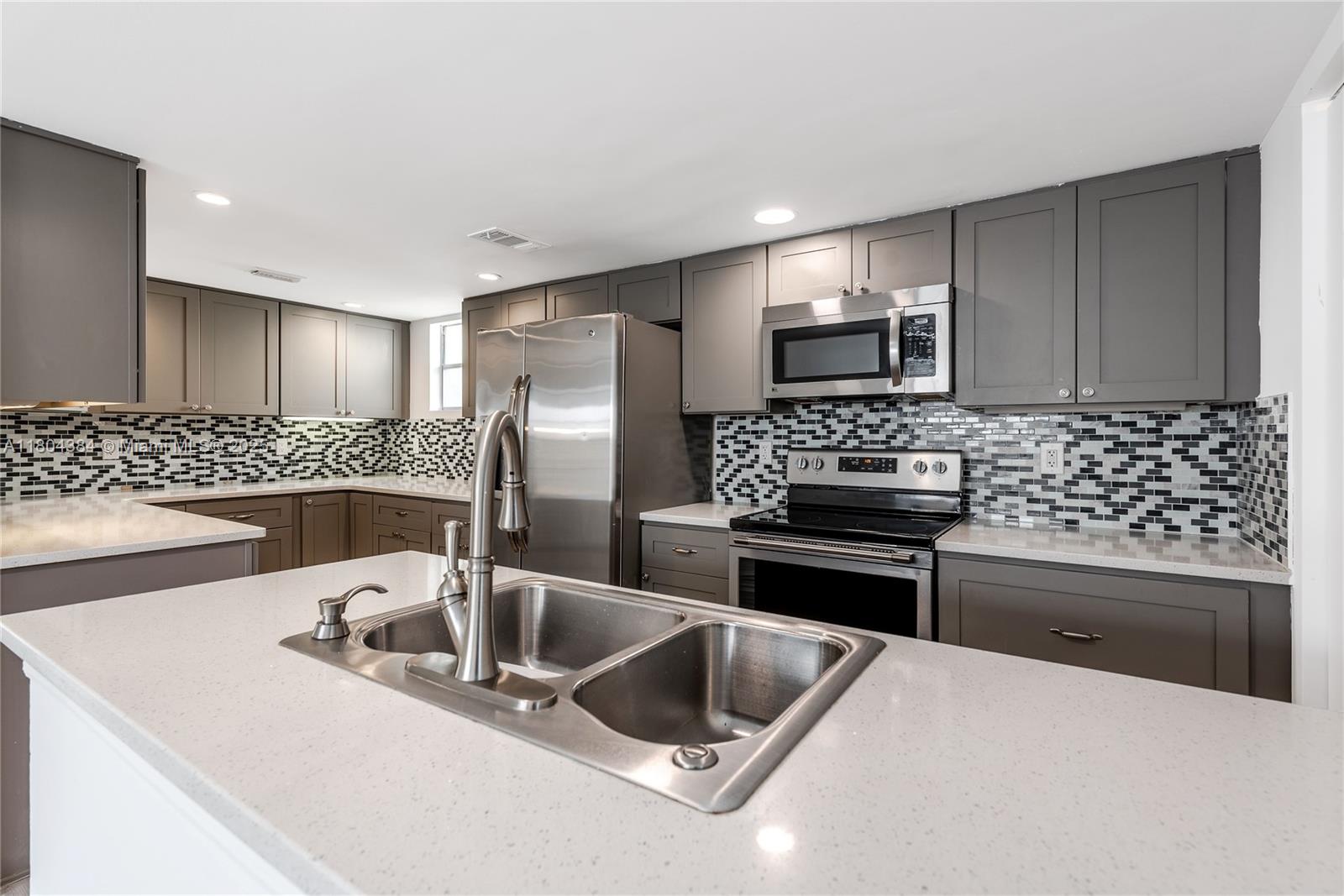 VICTORIA WOODS PL 1 - Residential Lease