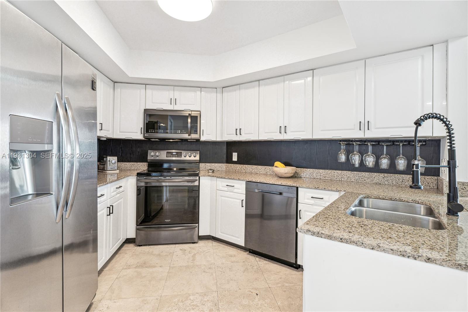 SUNSET HARBOUR NORTH COND - Residential Lease