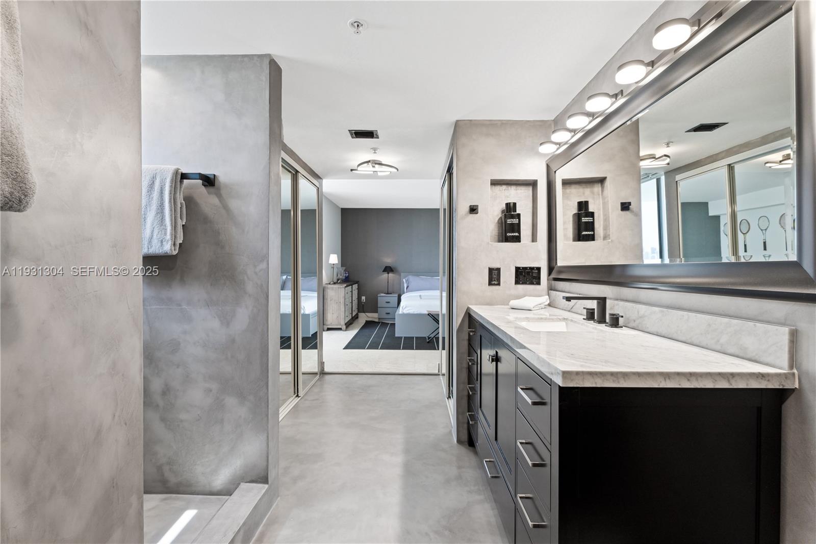 SUNSET HARBOUR NORTH COND - Residential Lease