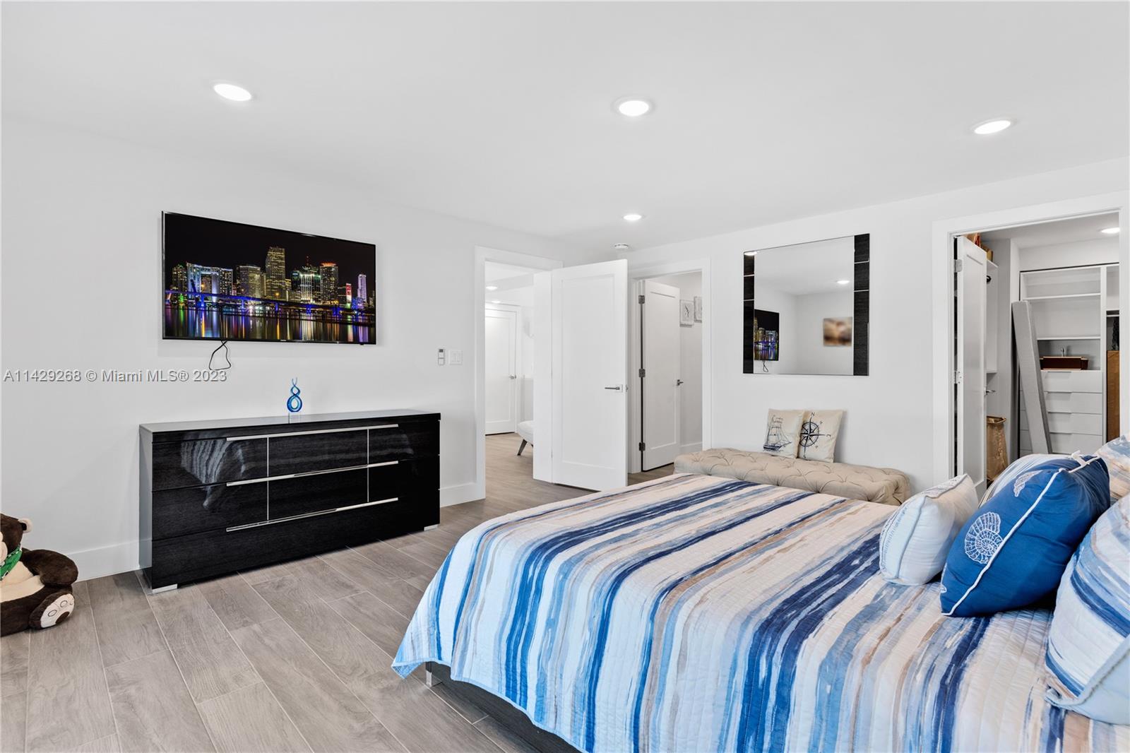 VENETIAN SHORES NO 2 - Residential