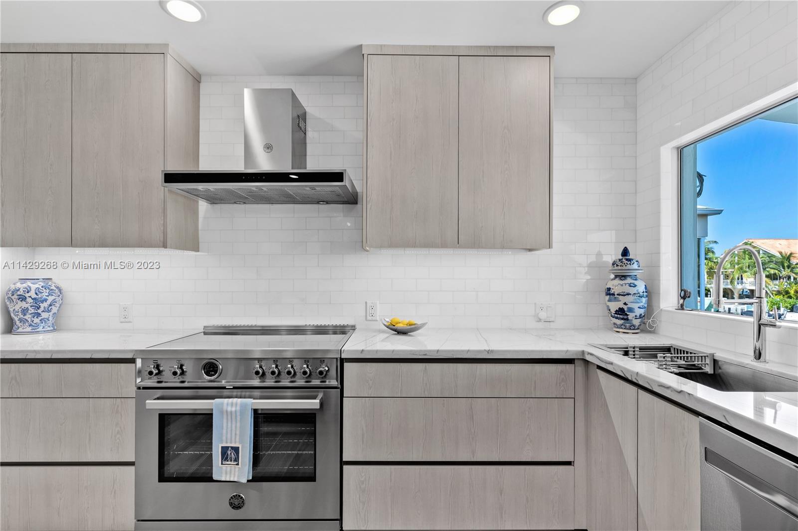 VENETIAN SHORES NO 2 - Residential