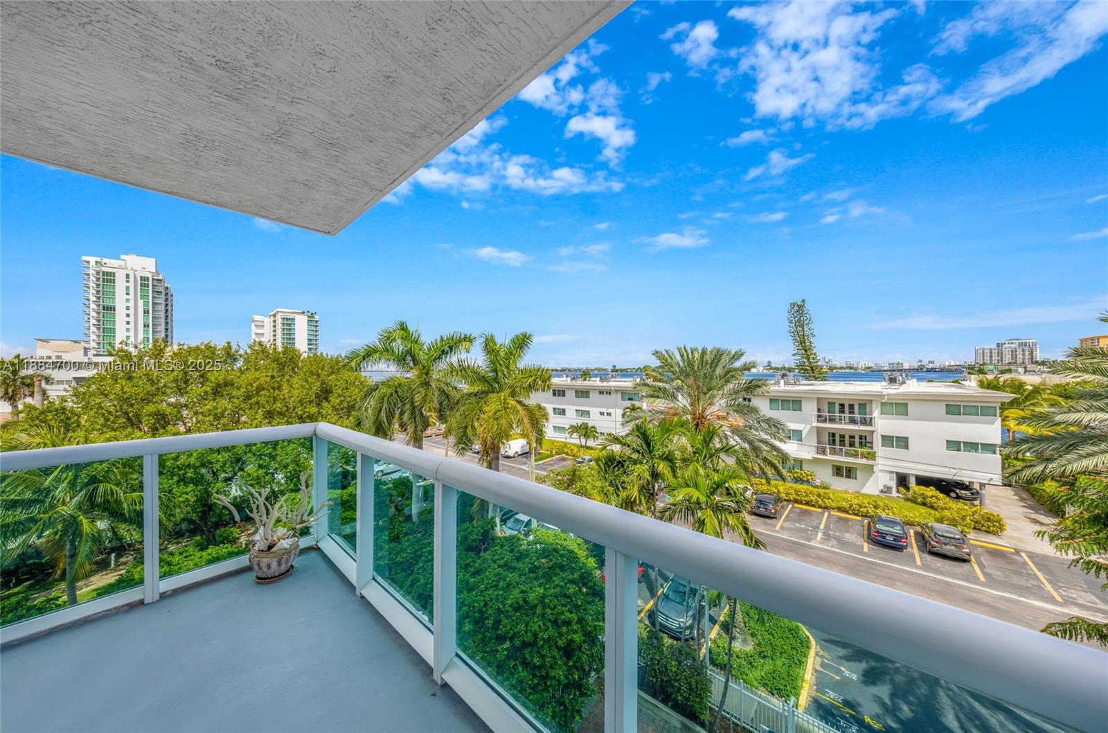 7910 Harbor Island Dr 406