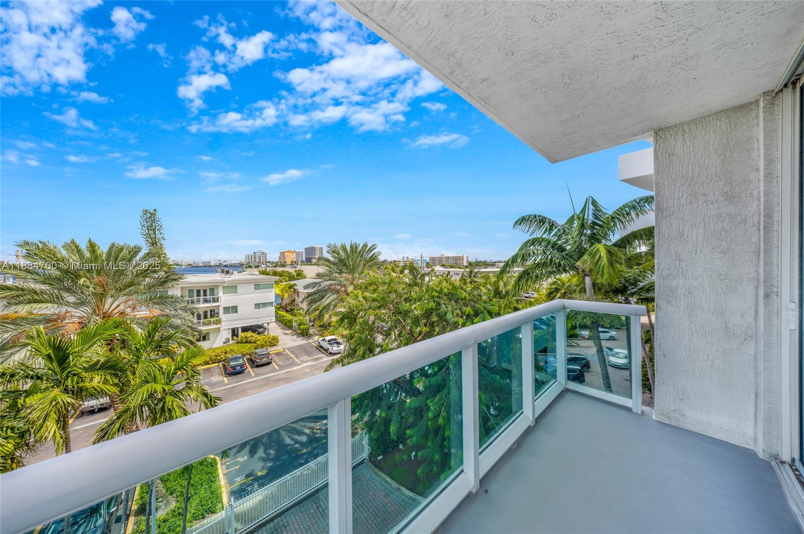 7910 Harbor Island Dr 406
