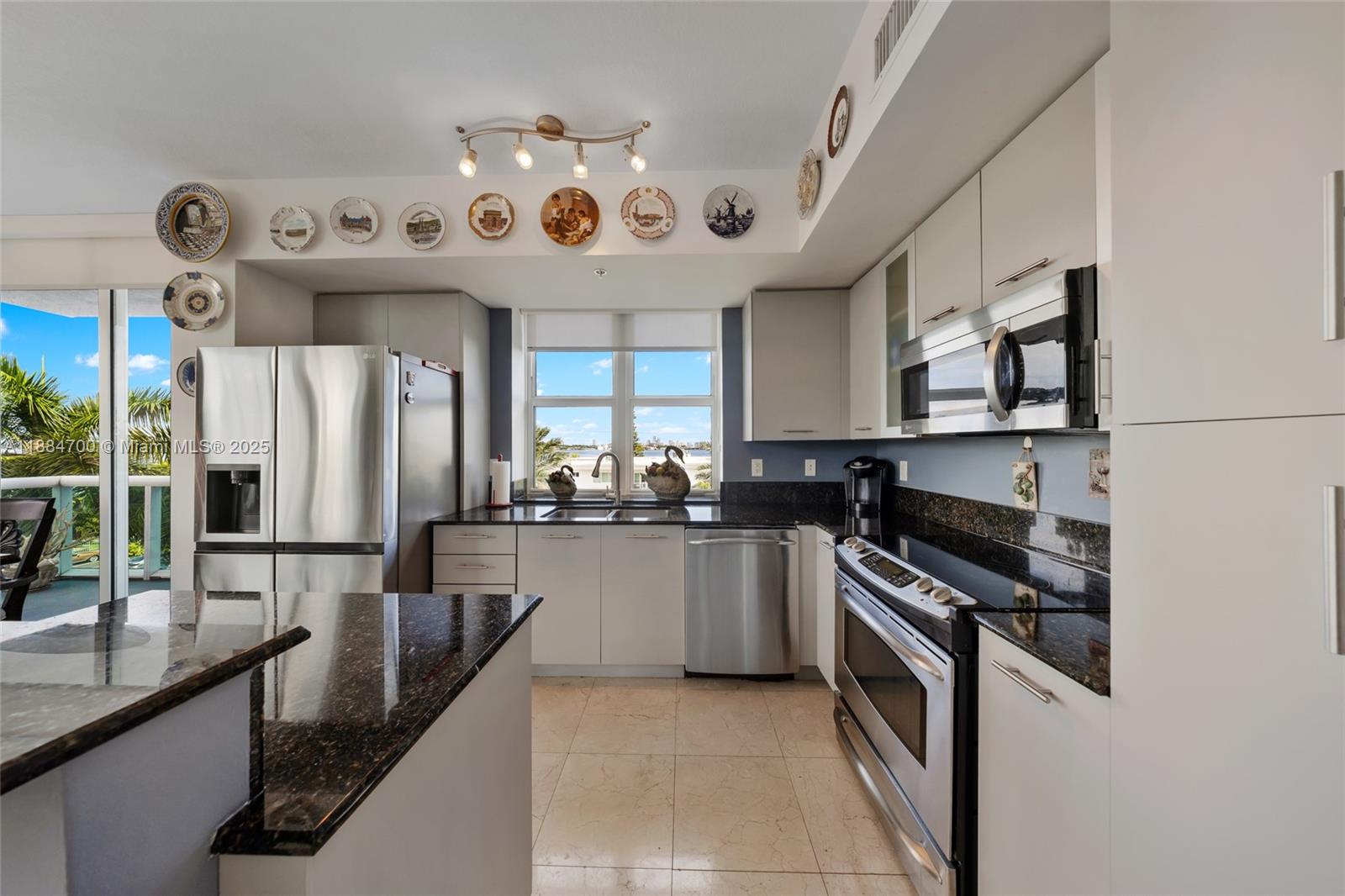 360 CONDO B - Residential